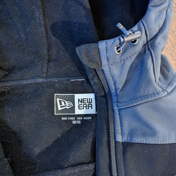 Edmonton Eskimos CFL Women's Size Medium - Picture 3 of 5